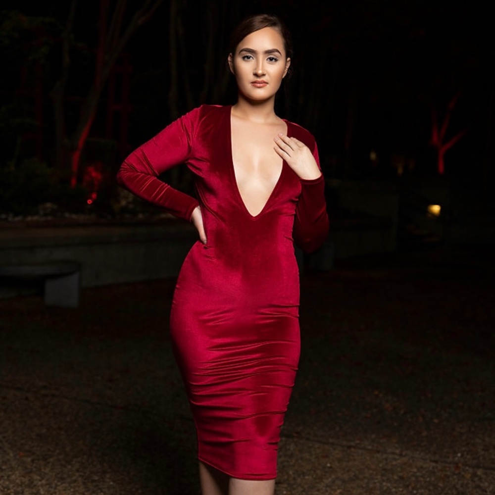 🔥🔥🔥‼️ RED VELVET DEEP V-NECK STRETCH BODYCON DRESS Valentine's Stunner! 💕😍
